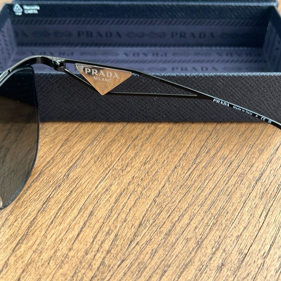 NWT🔥 Prada ✨ PR 50ZS 1AB03T Black Metal Fashion Sunglasses Grey Mirror Lens ✨ - Picture 7 of 9